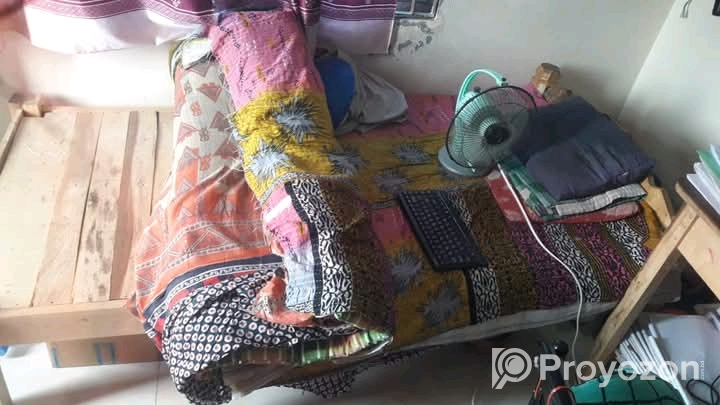 একটি খাট বিক্রি করা হবে।