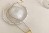 Smooth heart-shaped collarbone chain