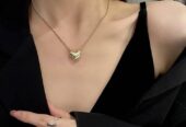 Smooth heart-shaped collarbone chain