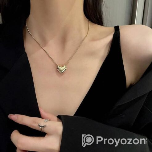 Smooth heart-shaped collarbone chain