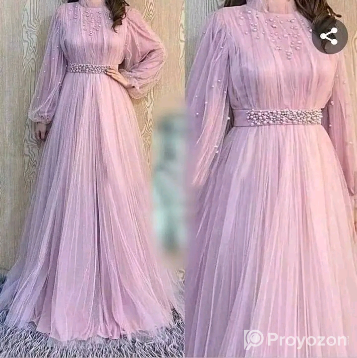 বুকে পুতি গাউন বিক্রি হবে