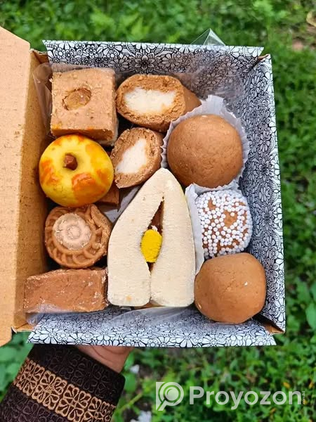 ১২ আইটেমের স্পেশাল নাটোর সন্দেশ কম্বো