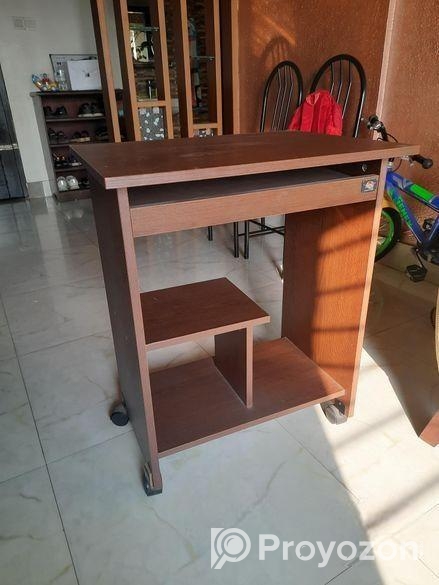 Computer table