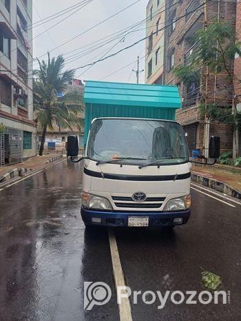 Toyota DYNA 2004