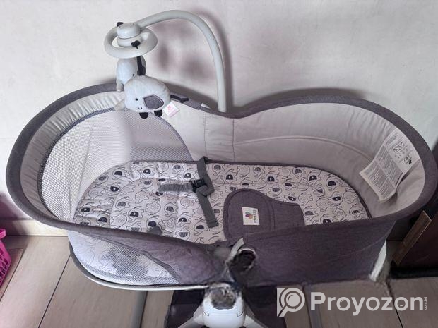 Mastela 6 in 1 Multifunctional Rocking Bassinet 18kg (china)