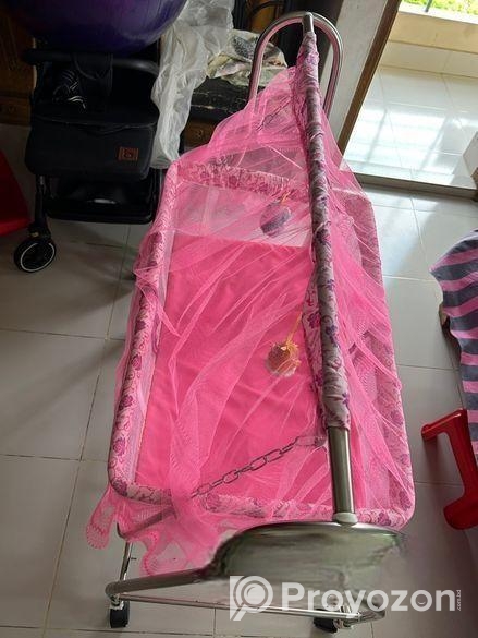 শিশুদের দোলনা বিক্রি করা হবে