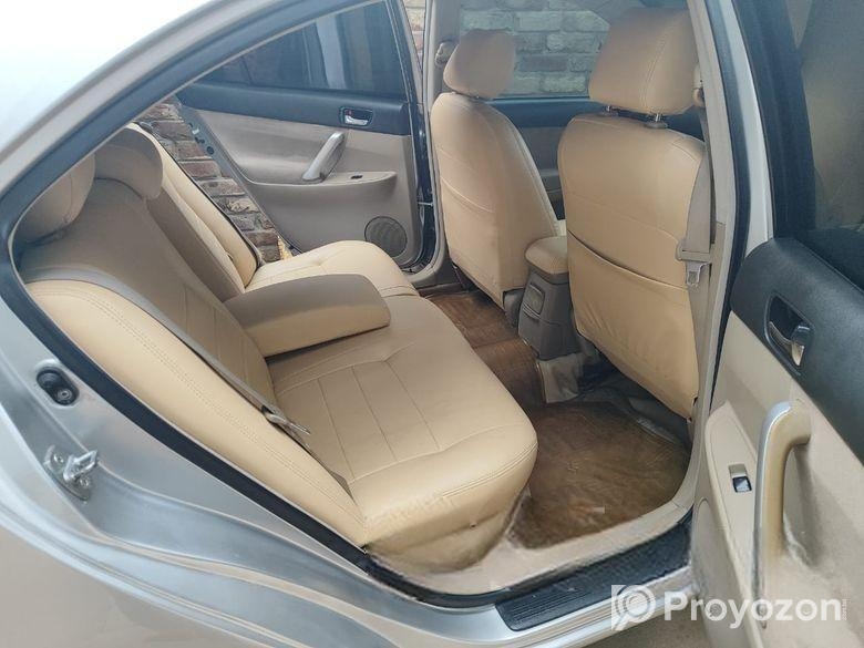 Toyota Premio silver 2003