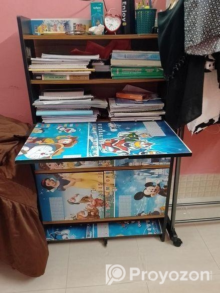 পড়ার টেবিল