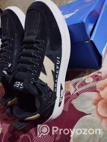 Sneaker for sell
