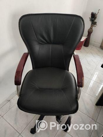 সেমি বস চেয়ার বিক্রি করা হবে