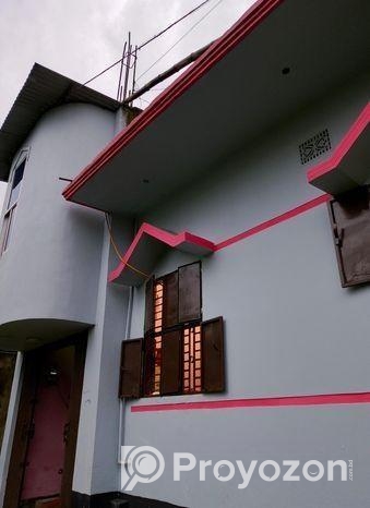 আড়াই শতাংশ বাসা বিক্রি হবে৷ তিন তলা ফাউন্ডেশন দেয়া৷ এক কমপ্ল
