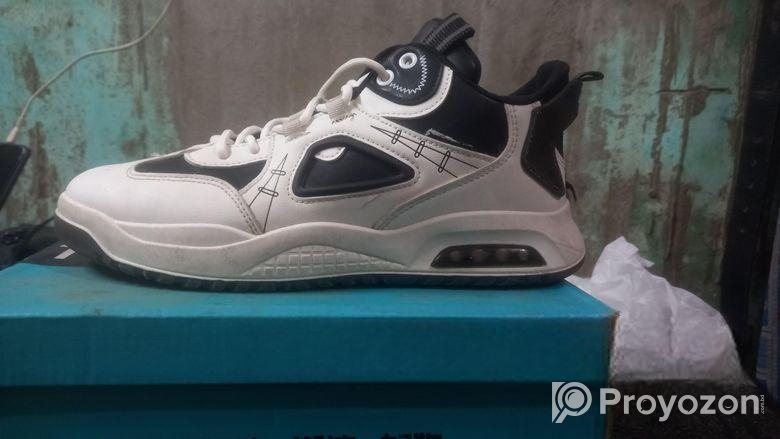 Sneakers sell