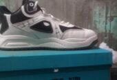 Sneakers sell