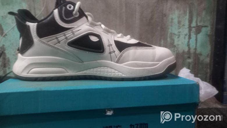 Sneakers sell