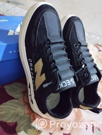 Sneaker for sell