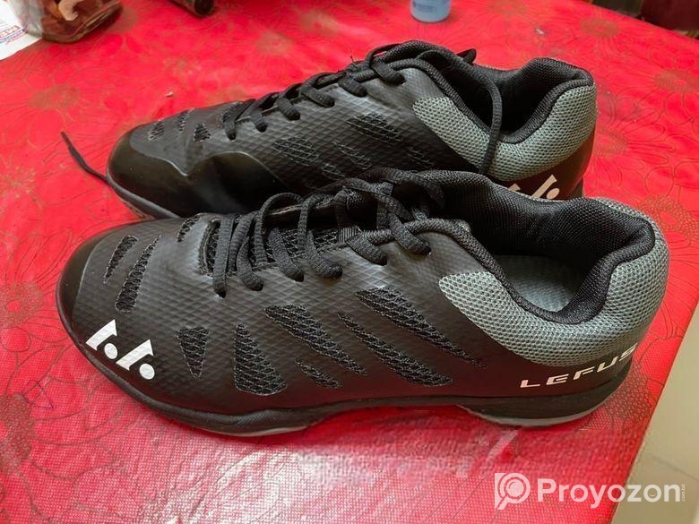Badminton shoe