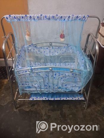 বাচ্চাদের দোলনা বিক্রি হবে