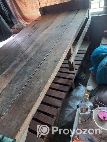 Single bed (wood)