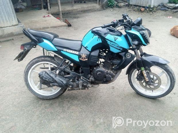Yamaha FZS 2015
