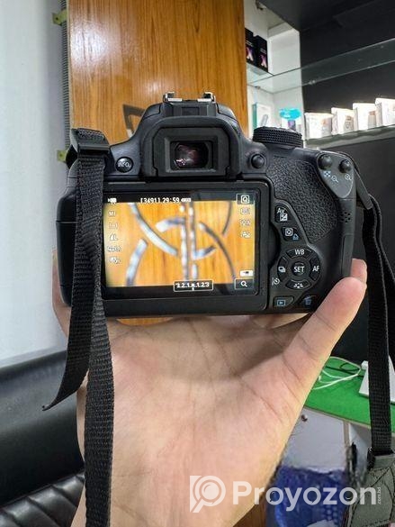 700 D camera