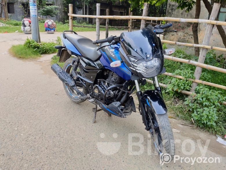 Bajaj Pulsar 150 . 2017