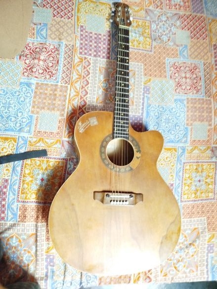 Guiter Sell Post