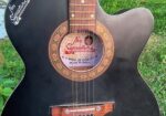 গিটারটি বিক্রি করা হবে