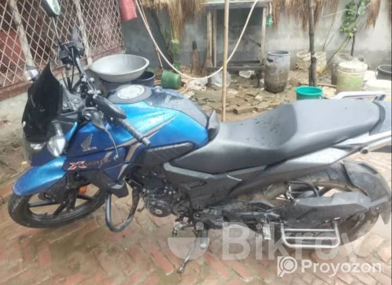 Honda X Blade 2021