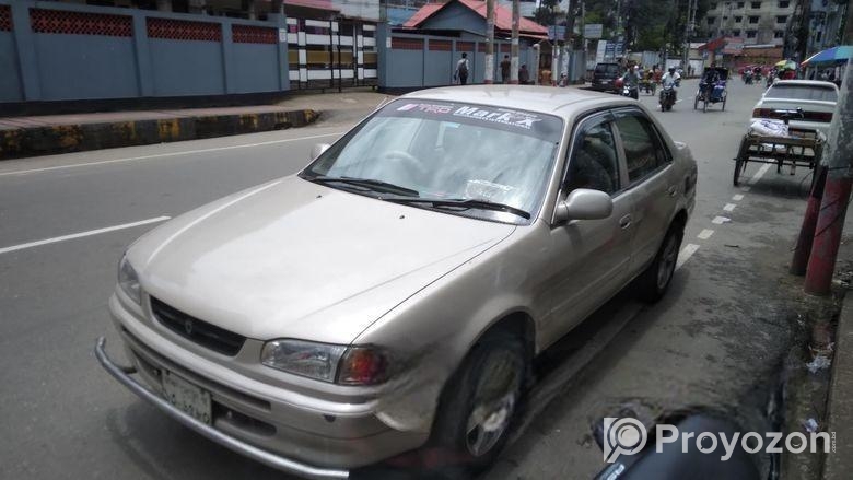 Toyota Corolla . 1995