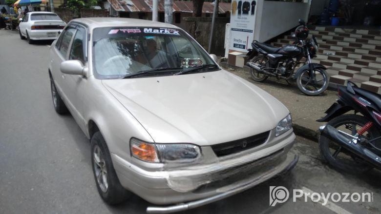Toyota Corolla . 1995