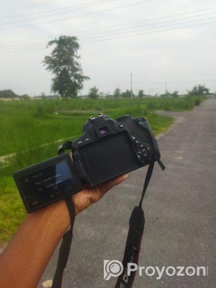 Canon EOS 700d