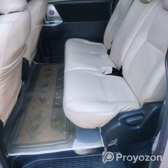 Toyota Noah 2014