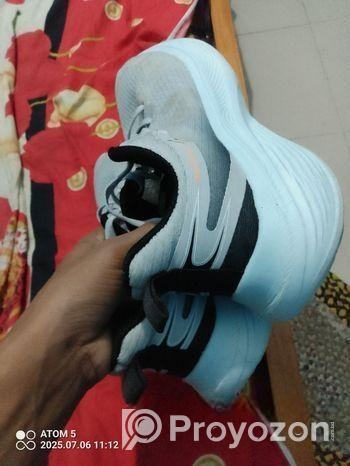 Running shoe