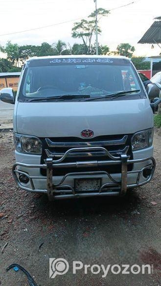 Toyota Hiace . 2005