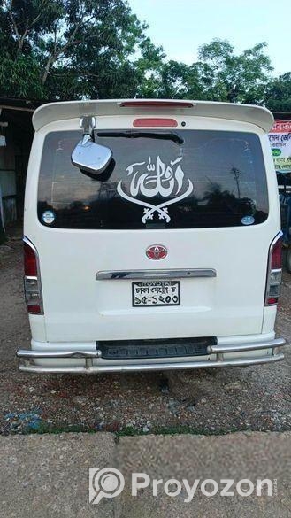 Toyota Hiace . 2005
