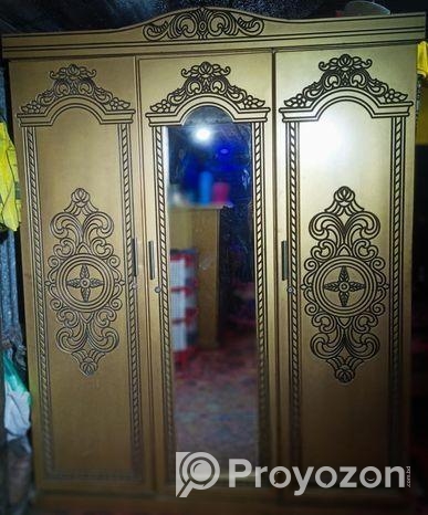 তিন পাট আলমারি একটি দ্রুত সেল দেয়া হব