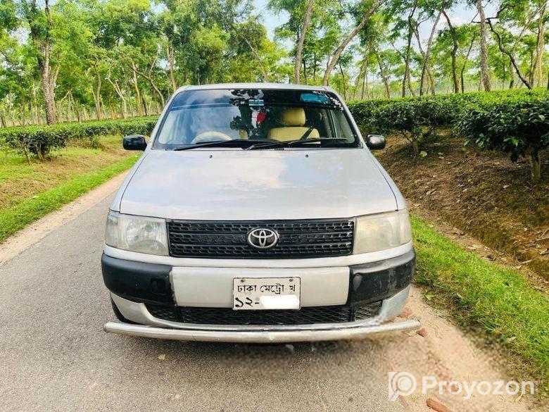 Toyota Probox . 2004