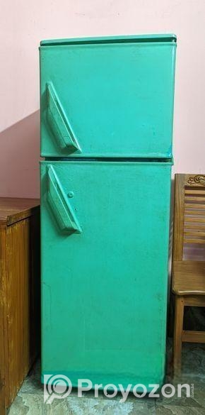 Hitachi 170 Litter Fridge