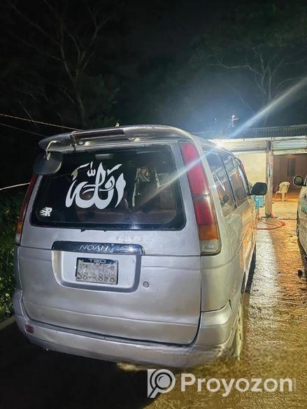 Toyota Noah 1997