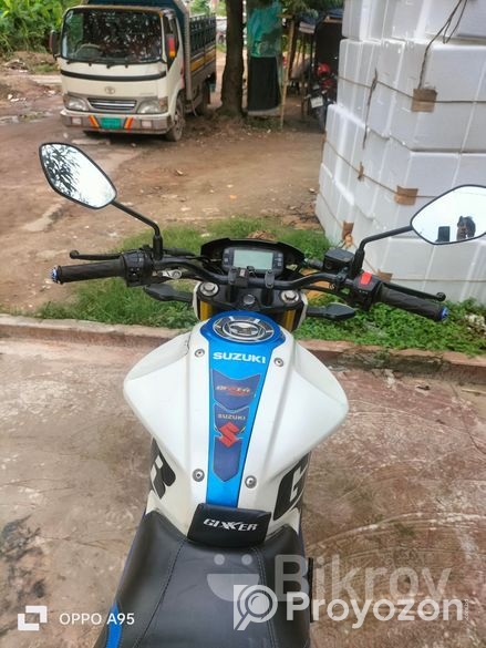 Suzuki Gixxer Monotone . 2017