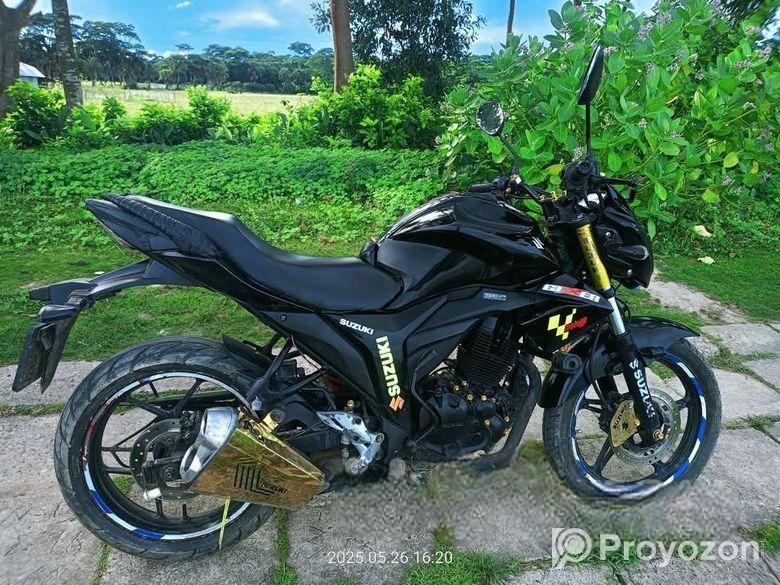 Suzuki Gixxer . 2020