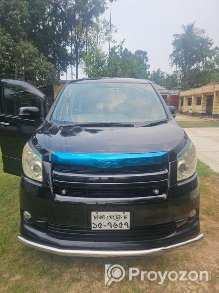 Toyota Noah 2009