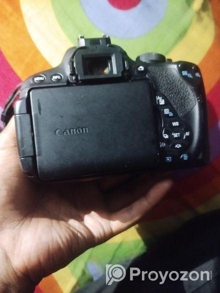 Canon 700 D