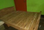 একটি কাঠের খাট