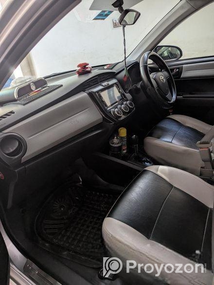 Toyota Axio . 2013