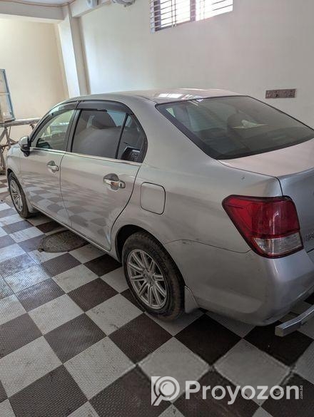 Toyota Axio . 2013