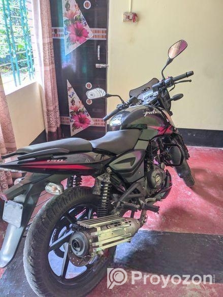 Bajaj Pulsar 150 . 2020