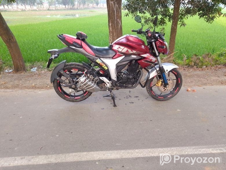 Suzuki Gixxer . 2018