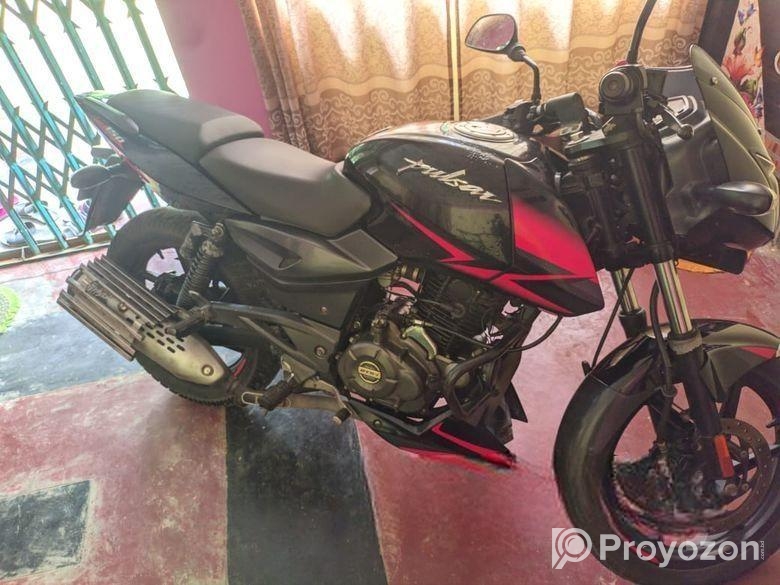 Bajaj Pulsar 150 . 2020