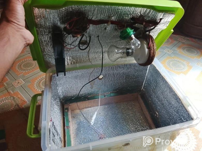 ইনকিউবেটর মেশিন।